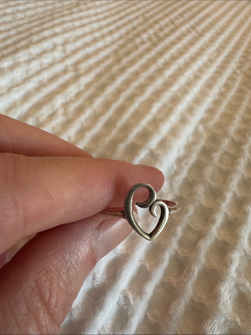 James Avery Delicate Mother’s Love ring - Silver. Size 7 - Picture 2 of 4